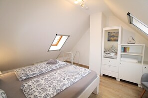 2 bedrooms, travel cot, free WiFi