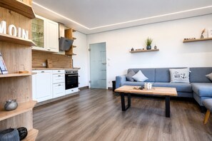 TV, stereo - Apartment Möwenblick near the beach with balcony & underground parking in the heart of Duhnen (Cuxhaven)