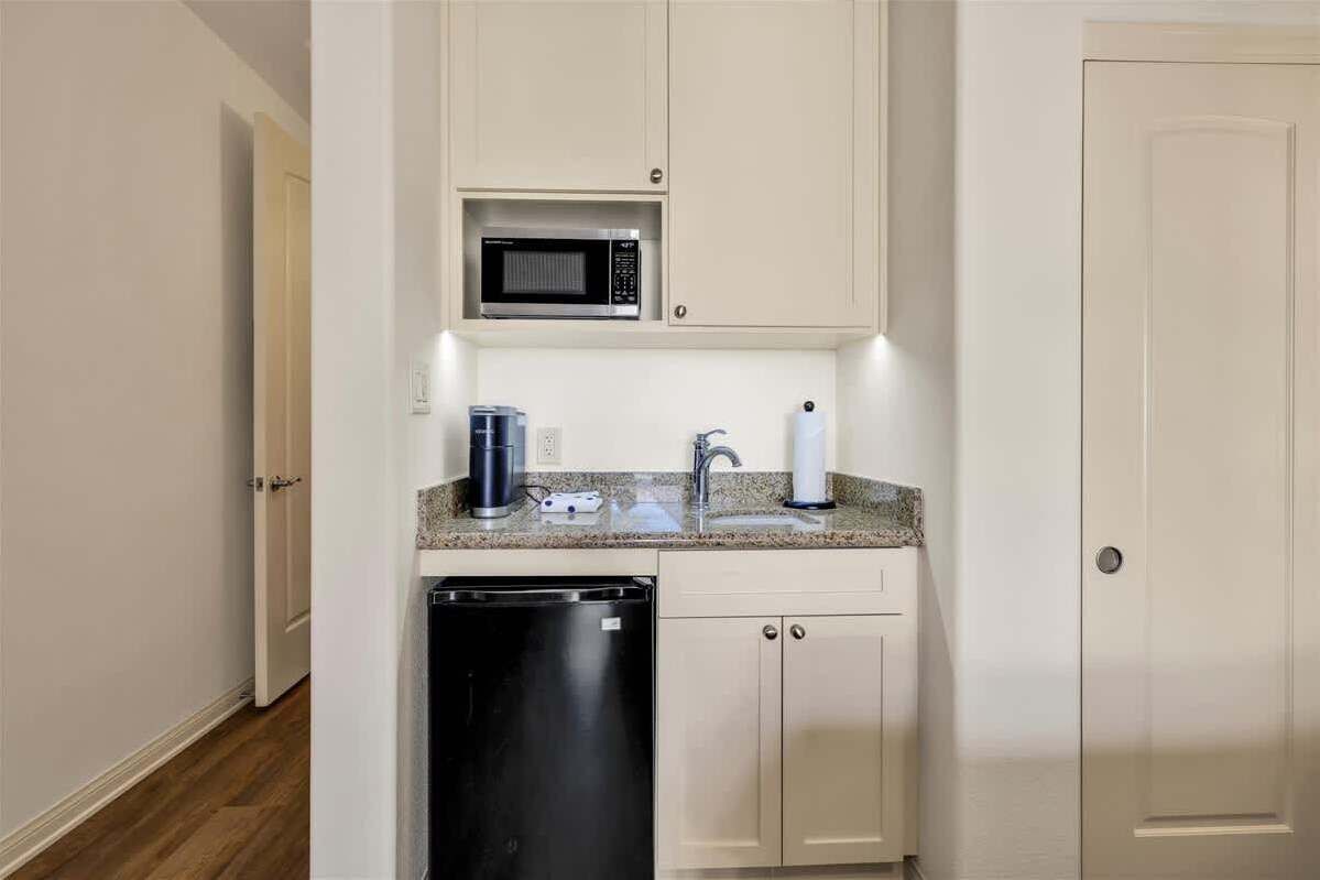 Microwave, coffee/tea maker, cookware/dishes/utensils