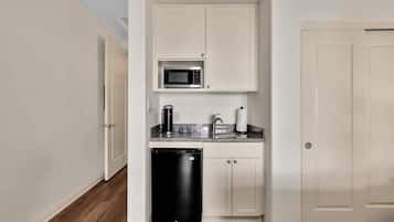 Microwave, coffee/tea maker, cookware/dishes/utensils