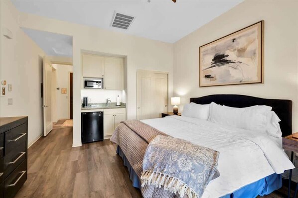 1 bedroom, desk, iron/ironing board, WiFi