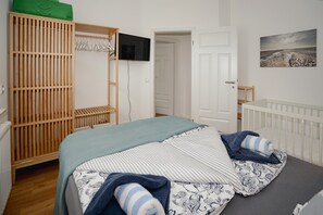 3 bedrooms, iron/ironing board, travel cot, free WiFi