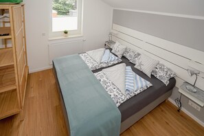 3 habitaciones, tabla de planchar con plancha y cuna de viaje 