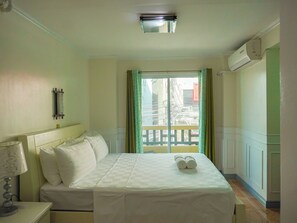 Habitación, 1 cama de matrimonio grande | Escritorio