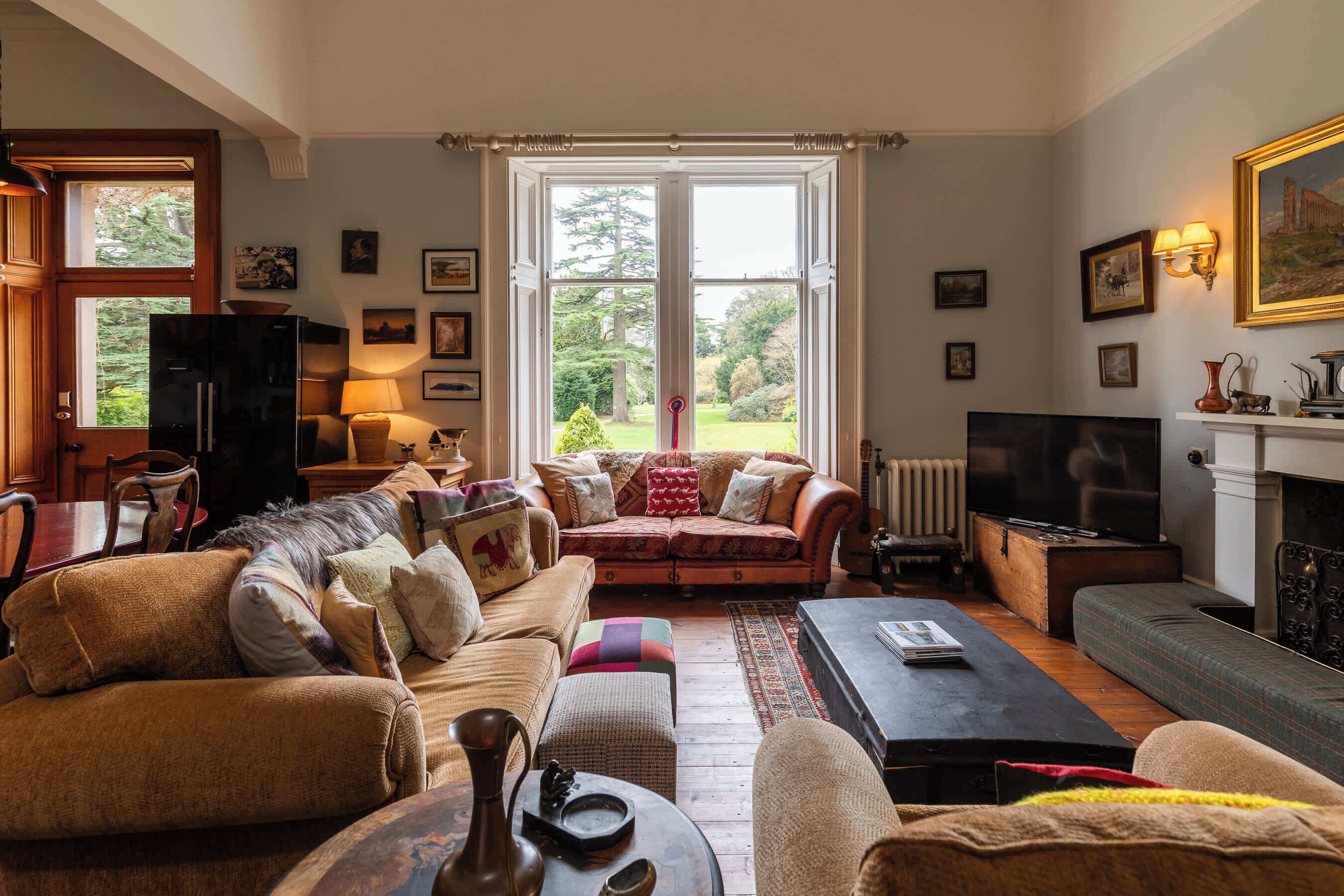 Televisión, estéreo y oficina 