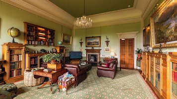 Televisión, estéreo y oficina