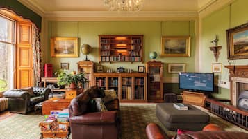 Televisión, estéreo y oficina