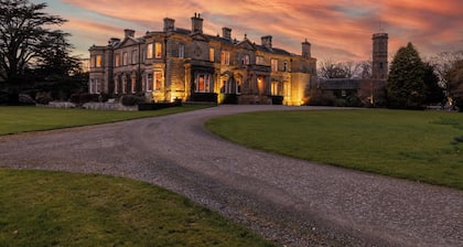 Errol Park - Grand Stately Home & Views, Sleeps 20!