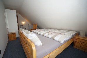 2 bedrooms, iron/ironing board, free WiFi