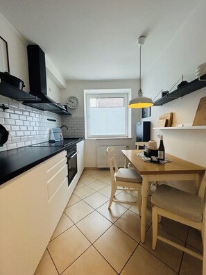 Kühlschrank, Ofen, Herdplatte, Geschirrspüler