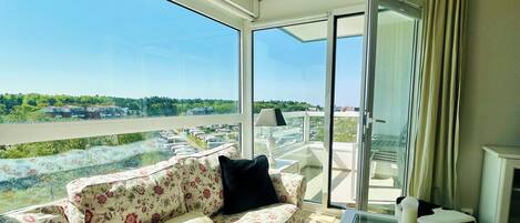 TV, table tennis, stereo