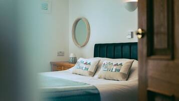 2 Schlafzimmer, Schreibtisch, Bügeleisen/Bügelbrett, kostenloses WLAN