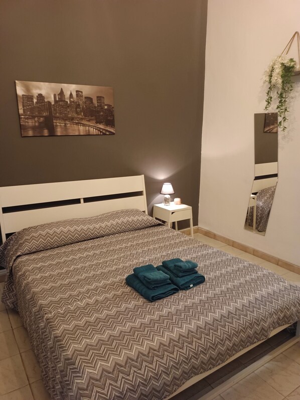 2 chambres, fer et planche à repasser, Wi-Fi, draps fournis