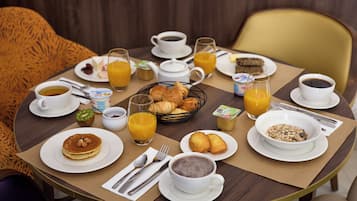 Daily continental breakfast (EUR 12.90 per person)