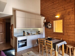 Fridge, microwave, oven, dishwasher - 4-room apartment with Wifi and parking in Samoëns (Samoëns)