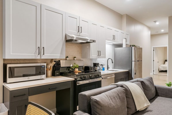 Refrigerador, microondas, horno, placa de cocina
