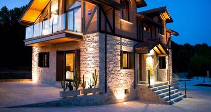 Modern design country house with fantastic qualities, jacuzzi, air conditioning, etc etc