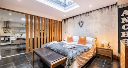 a charming hideaway in Blakeney village