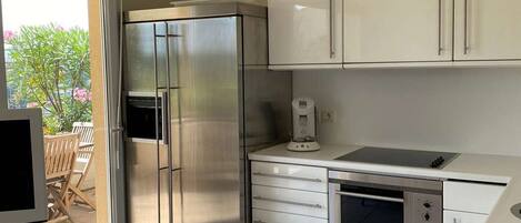 Fridge, microwave, dishwasher, coffee/tea maker