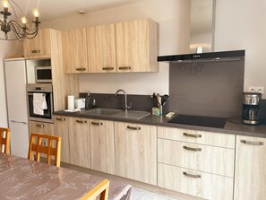 Réfrigérateur, micro-ondes, four, lave-vaisselle