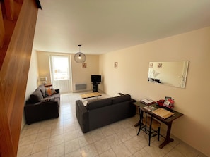 Télévision, table de tennis de table