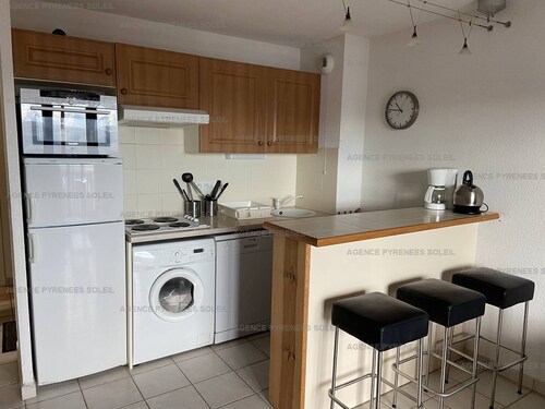 3-bedroom apartment with garage, near slopes, sleeps 6