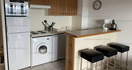 3-bedroom apartment with garage, near slopes, sleeps 6