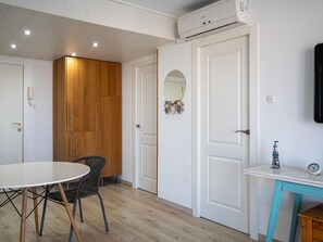 Dining - Renovated Apartment with A/C - Beachfront (Torredembarra)