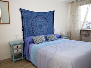 1 bedroom, bed sheets