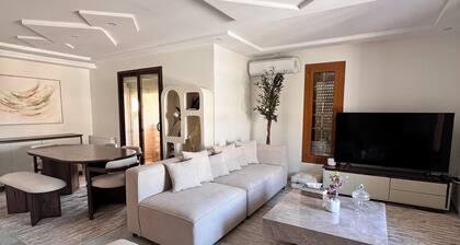 Elegant Villa Floor with 2 Balconies, 10min Airport