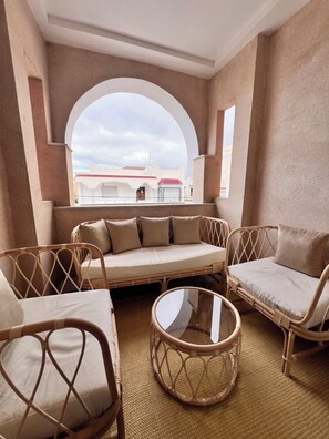 Property grounds - Elegant Villa Floor with 2 Balconies, 10min Airport (Ariana)