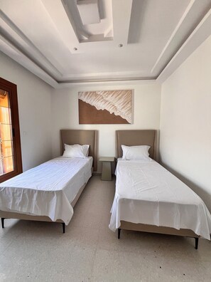 3 bedrooms, iron/ironing board, WiFi, bed sheets