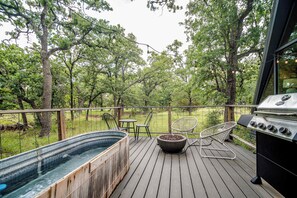 Outdoor dining - Modern A-Frame Cabin in Nature, Minutes from Main (Fredericksburg)