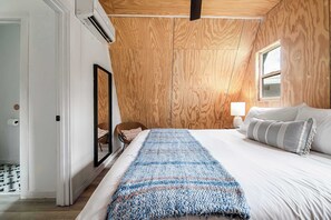 1 bedroom, WiFi, bed sheets - Modern A-Frame Cabin in Nature, Minutes from Main (Fredericksburg)