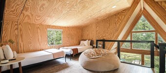 A-Frame in Nature, Minutes from Main, Sauna Access