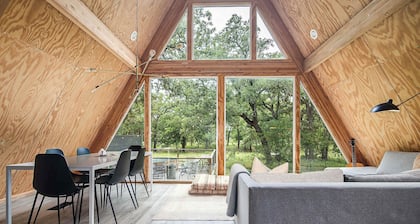 A-Frame in Nature, Minutes from Main, Sauna Access