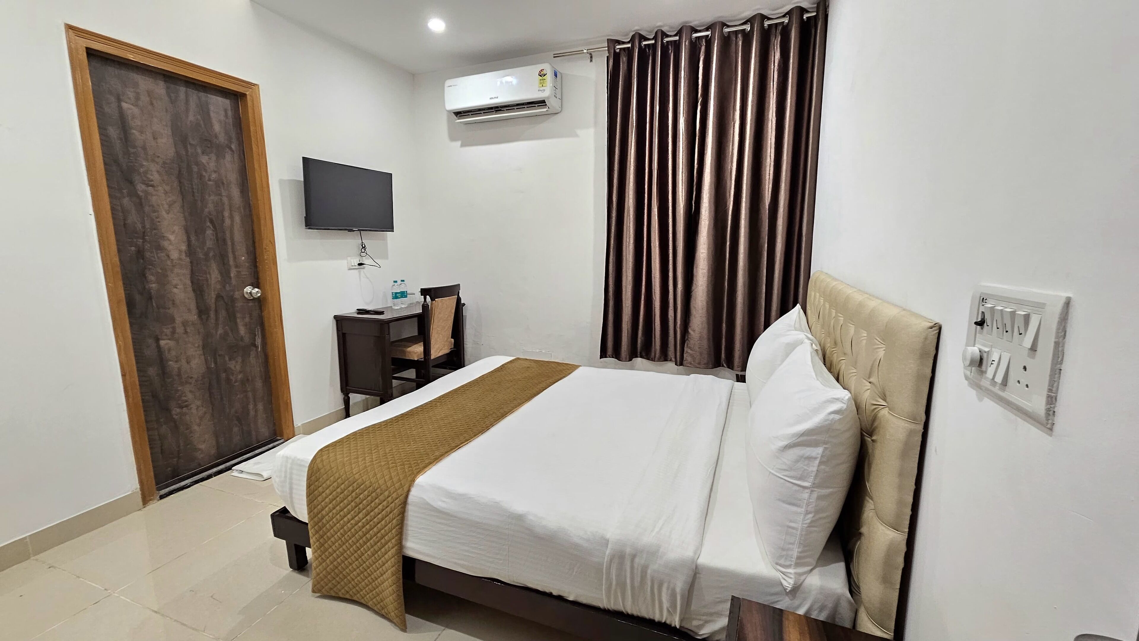 Standard Single Room, City View | Free WiFi, bed sheets