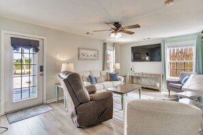 TV, offices - Great for Families|KingBeds|Pets|5 Mins from Beach (Pensacola)