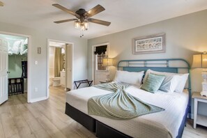 3 slaapkamers, een strijkplank/strijkijzer, reisbedje, wifi