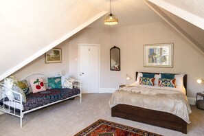 2 chambres, fer et planche à repasser, lit parapluie, Wi-Fi gratuit