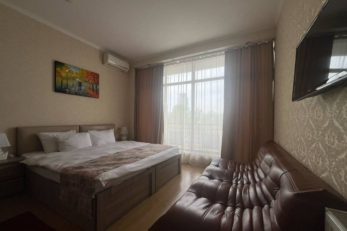 Classic Double Room, City View | Kalis bunyi, seterika/papan seterika, Wi-fi percuma