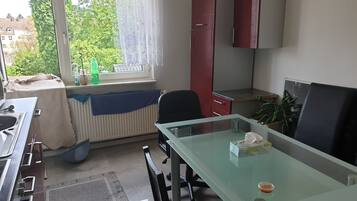 Apartment, 1 Bedroom, Smoking | Living room