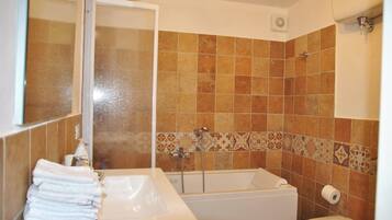 Apartment, 1 Bedroom, Smoking, Private Pool | Bathroom