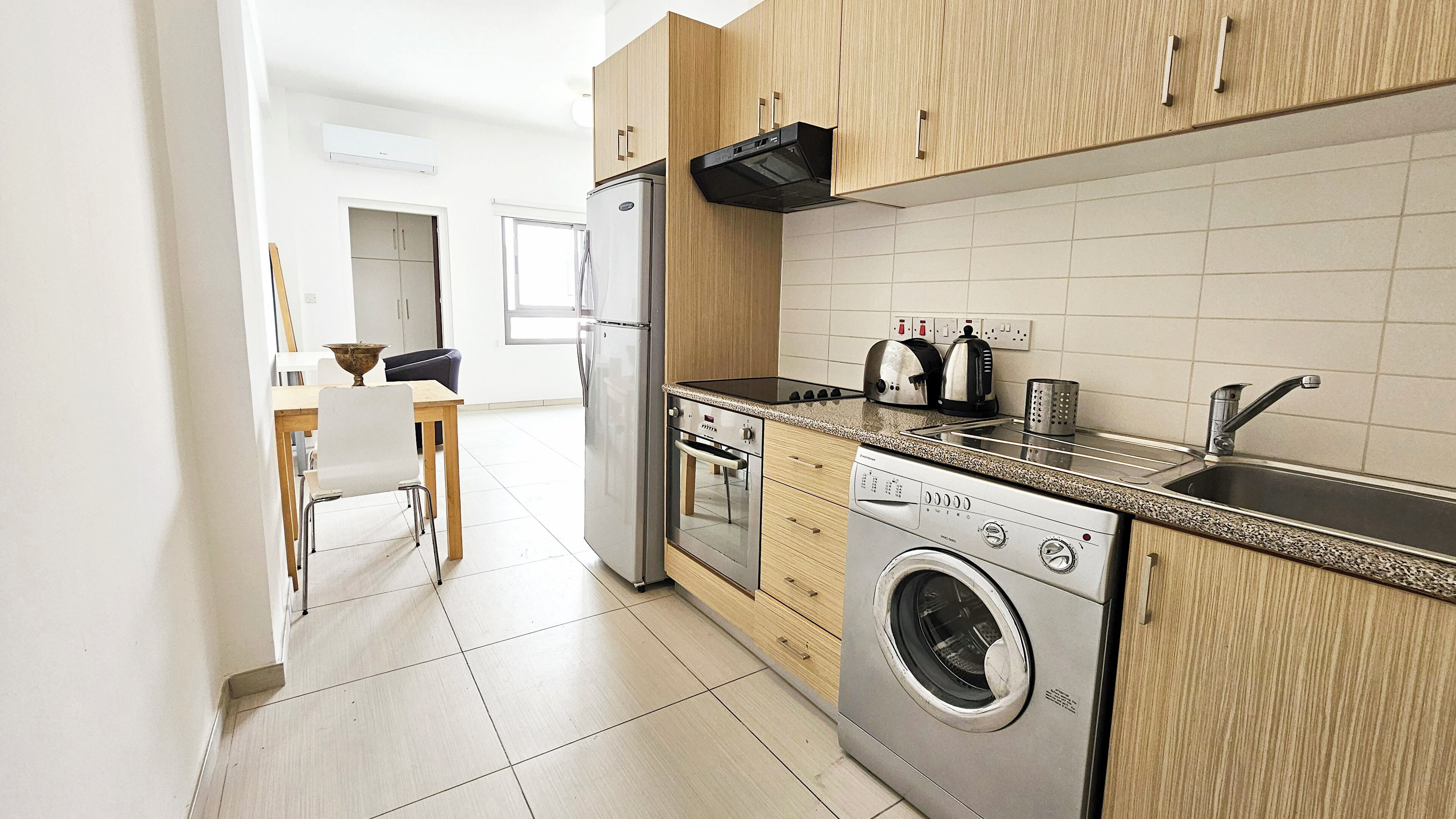 Estudio de lujo, vista a la ciudad | Cortinas blackout, tabla de planchar con plancha y wifi gratis 