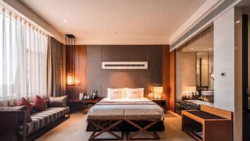 Deluxe King Room | In-room safe, blackout drapes, free WiFi
