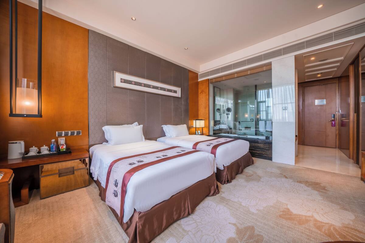 ห้องดีลักซ์ดับเบิลหรือทวิน | ตู้นิรภัยในห้องพัก, ผ้าม่านกันแสง, Wi-Fi ฟรี