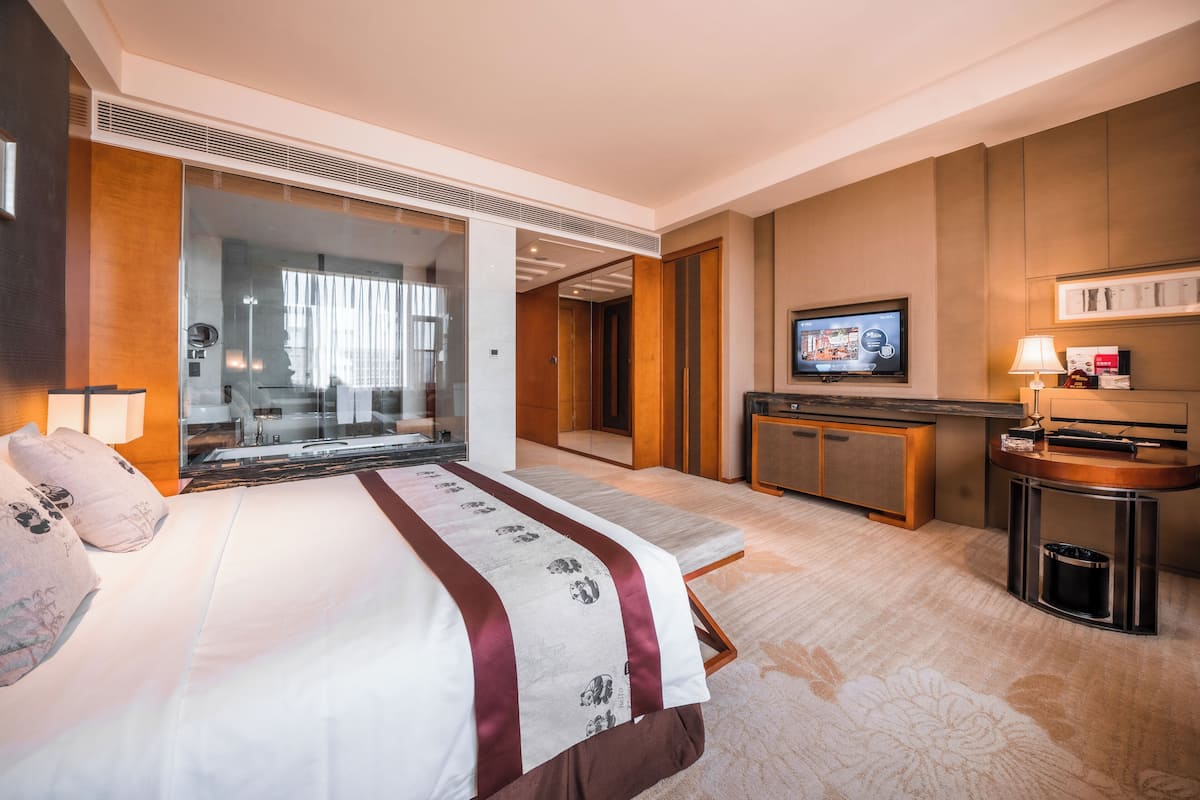 Deluxe King Room