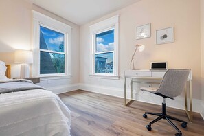 4 Schlafzimmer, Bügeleisen/Bügelbrett, Reisekinderbett, WLAN