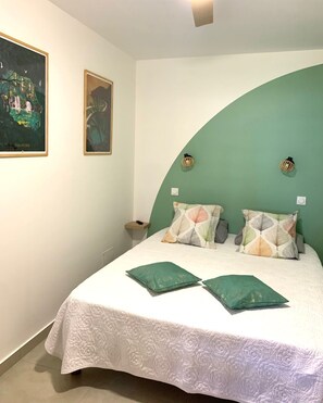 1 chambre, fer et planche à repasser, lit parapluie, Wi-Fi