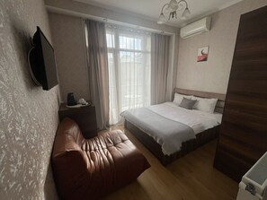 4 habitaciones, tabla de planchar con plancha, wifi y ropa de cama